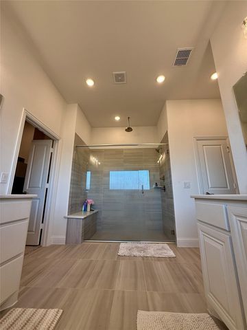 218 Oakcrest Drive, Justin, TX 76247