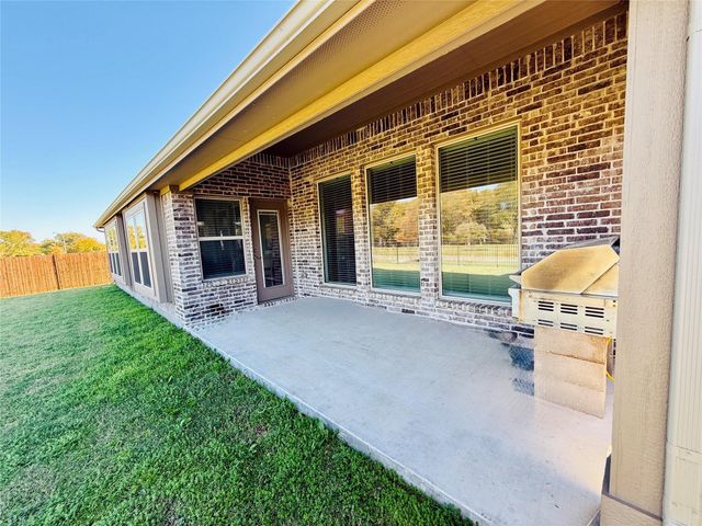 218 Oakcrest Drive, Justin, TX 76247