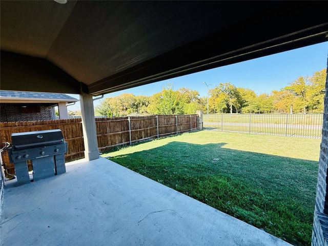 218 Oakcrest Drive, Justin, TX 76247