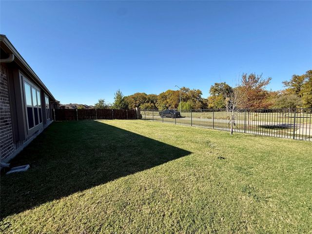 218 Oakcrest Drive, Justin, TX 76247