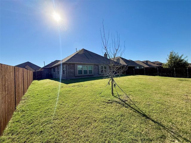 218 Oakcrest Drive, Justin, TX 76247