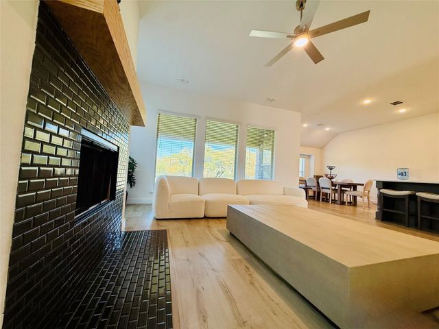 218 Oakcrest Drive, Justin, TX 76247