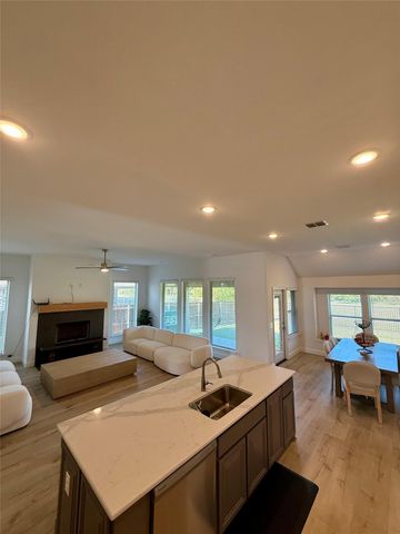 218 Oakcrest Drive, Justin, TX 76247