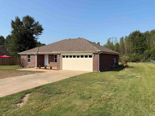 8 Hummingbird Drive, Vilonia, AR 72173