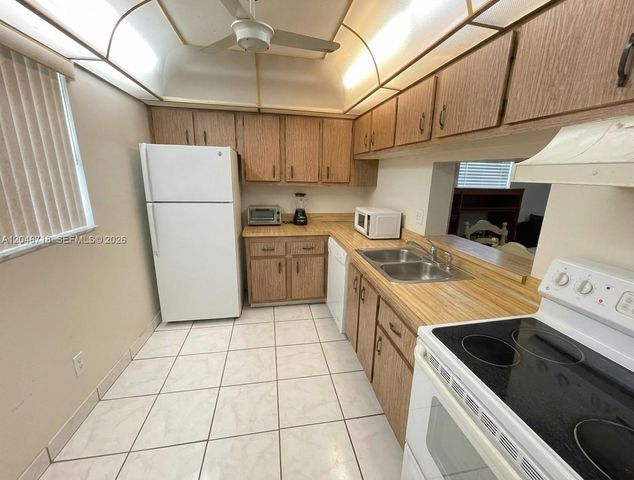 2800 NW 56th Avenue B207, Lauderhill, FL 33313