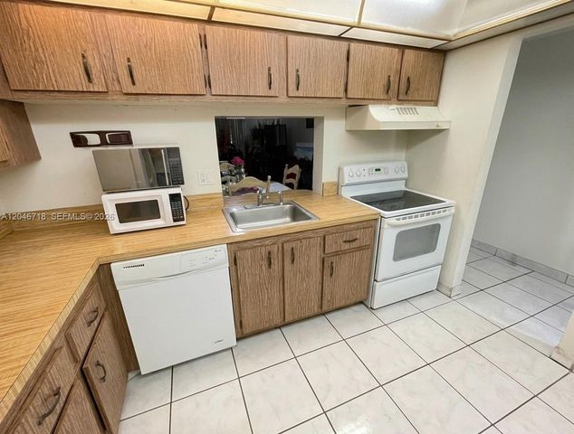 2800 NW 56th Avenue B207, Lauderhill, FL 33313