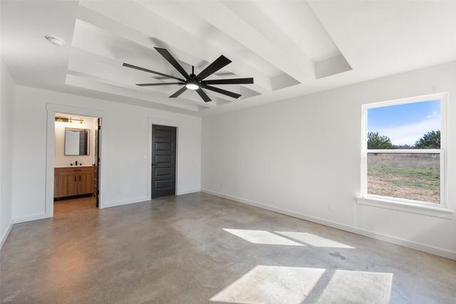 1053 Bluff Creek Drive, Strawn, TX 76475