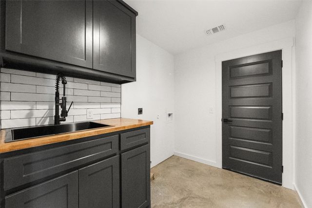 1053 Bluff Creek Drive, Strawn, TX 76475