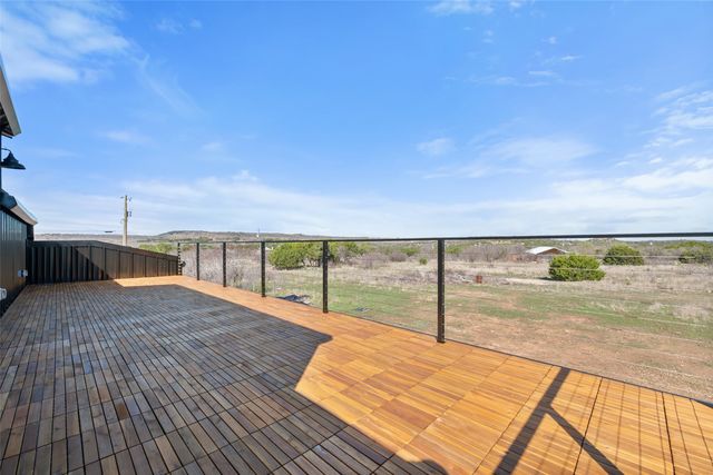 1053 Bluff Creek Drive, Strawn, TX 76475