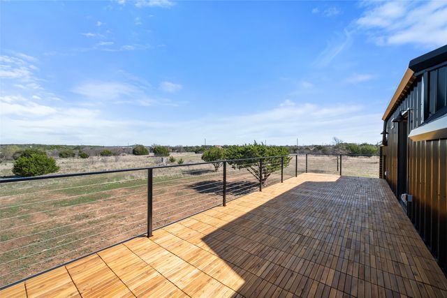 1053 Bluff Creek Drive, Strawn, TX 76475
