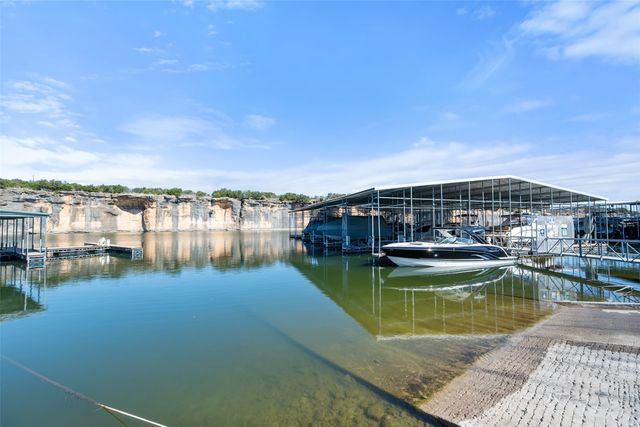 1053 Bluff Creek Drive, Strawn, TX 76475