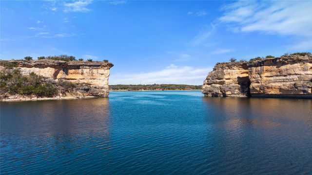 1053 Bluff Creek Drive, Strawn, TX 76475