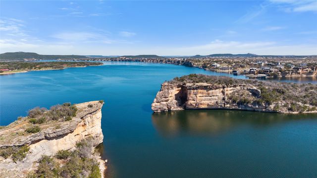 1053 Bluff Creek Drive, Strawn, TX 76475