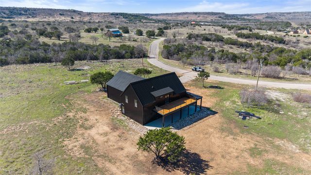 1053 Bluff Creek Drive, Strawn, TX 76475