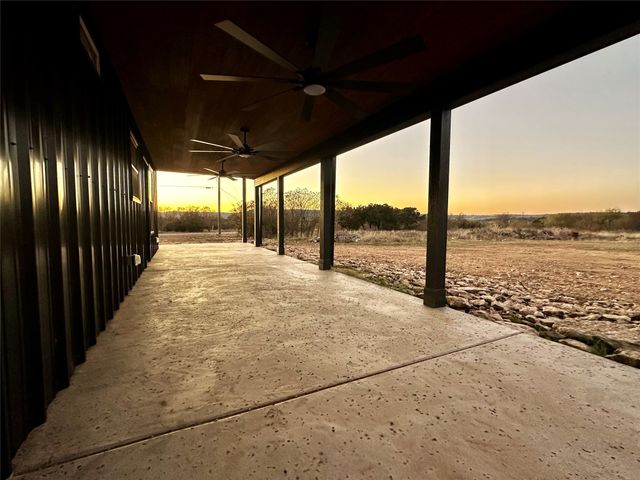 1053 Bluff Creek Drive, Strawn, TX 76475