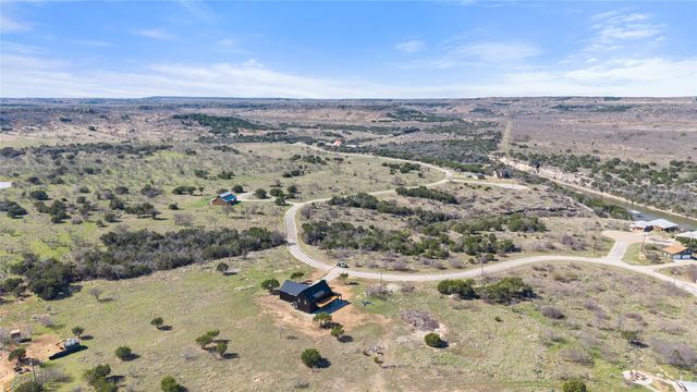 1053 Bluff Creek Drive, Strawn, TX 76475