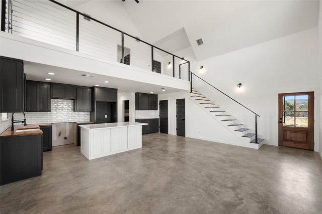 1053 Bluff Creek Drive, Strawn, TX 76475