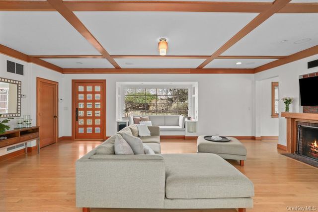 37 Hyatt Road, Briarcliff Manor, NY 10510