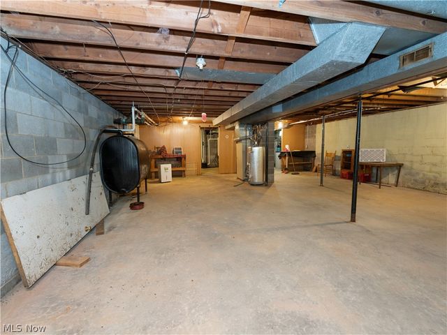 887 State Route 534 NW, Newton Falls, OH 44444