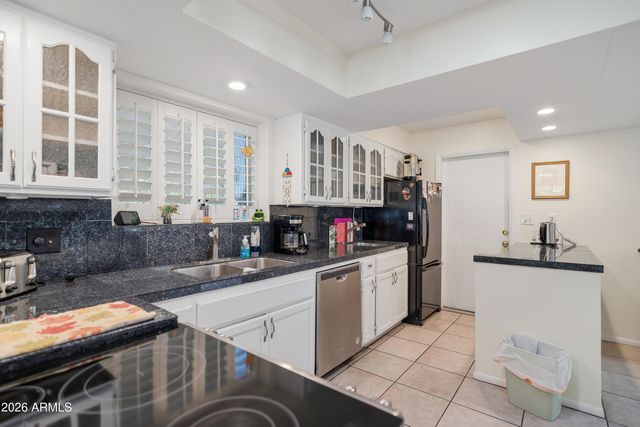 6330 E CATALINA Drive, Scottsdale, AZ 85251