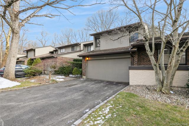 33 Club House Court 33, Jericho, NY 11753
