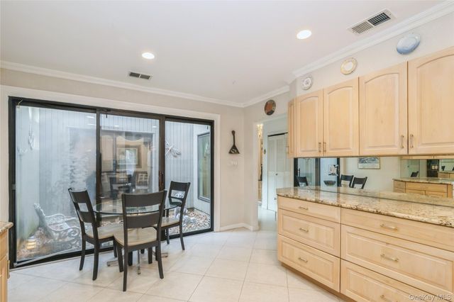 33 Club House Court 33, Jericho, NY 11753