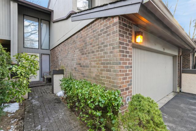 33 Club House Court 33, Jericho, NY 11753