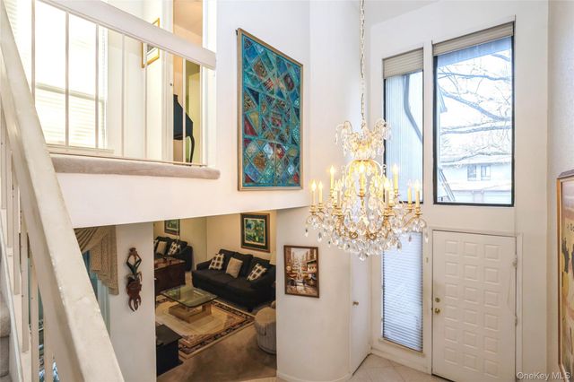 33 Club House Court 33, Jericho, NY 11753