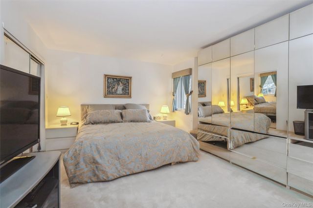 33 Club House Court 33, Jericho, NY 11753