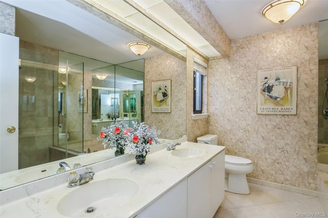 33 Club House Court 33, Jericho, NY 11753