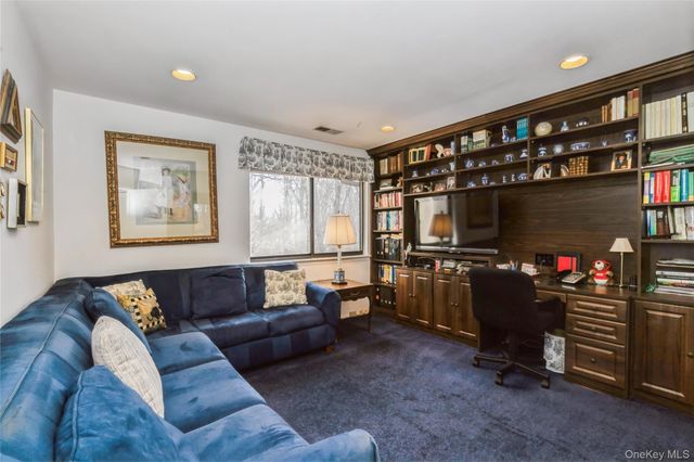 33 Club House Court 33, Jericho, NY 11753