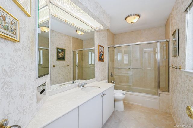 33 Club House Court 33, Jericho, NY 11753