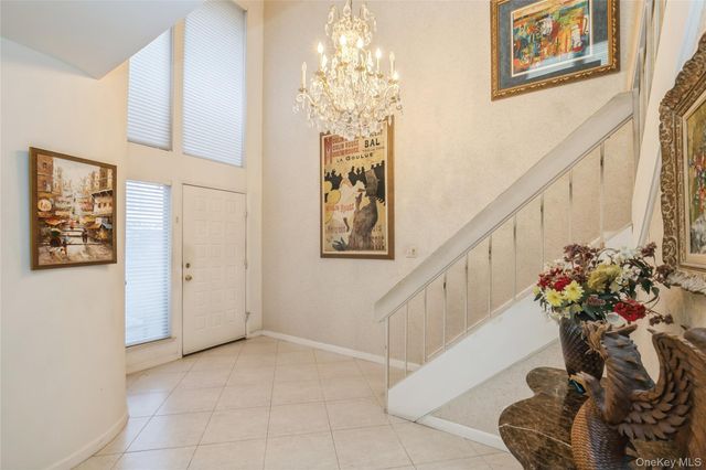 33 Club House Court 33, Jericho, NY 11753