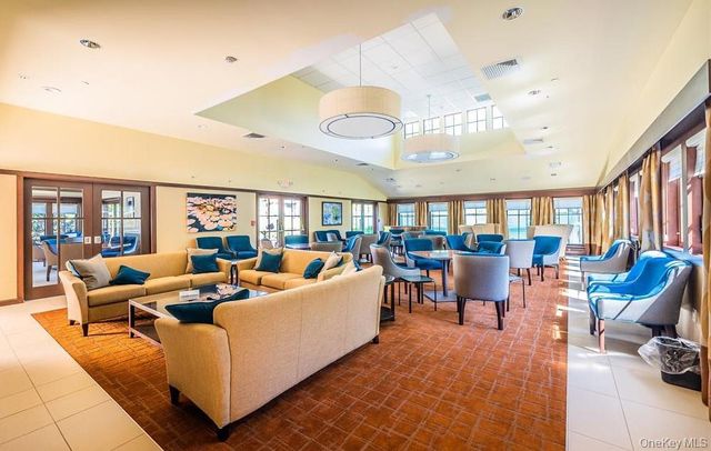 33 Club House Court 33, Jericho, NY 11753