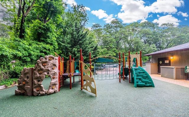 33 Club House Court 33, Jericho, NY 11753