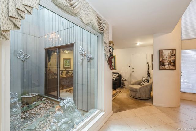 33 Club House Court 33, Jericho, NY 11753