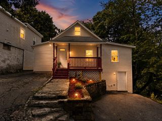 8 Hawkins St, Worcester, MA 01604