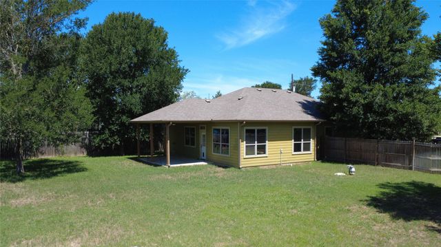 131 Mokulua LN, Bastrop, TX 78602