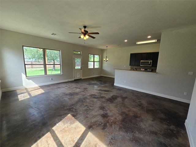 131 Mokulua LN, Bastrop, TX 78602