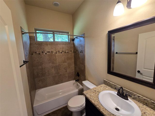 131 Mokulua LN, Bastrop, TX 78602