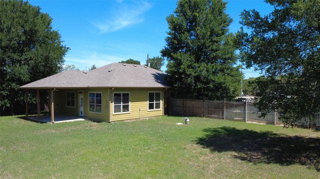 131 Mokulua LN, Bastrop, TX 78602