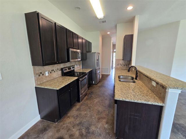 131 Mokulua LN, Bastrop, TX 78602