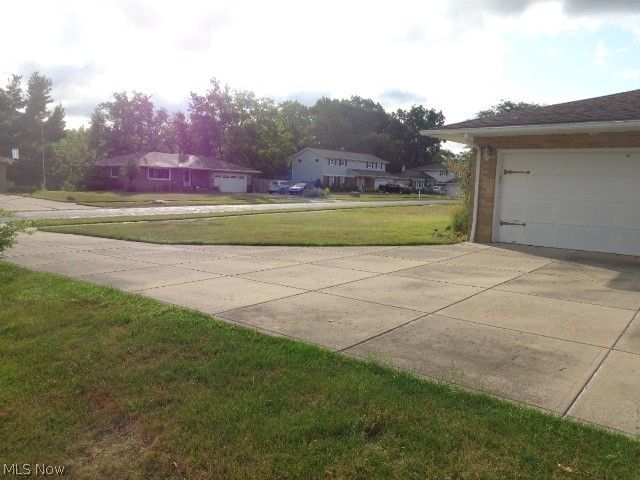 7270 Lakeview Drive, Parma, OH 44129