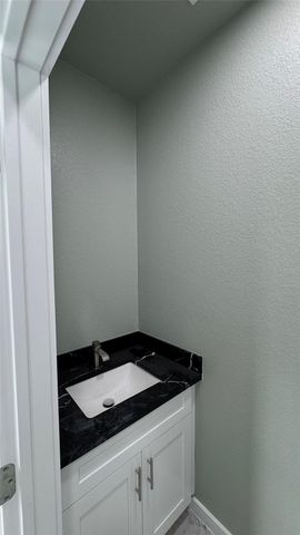 129 S 10th Street A, Conroe, TX 77301