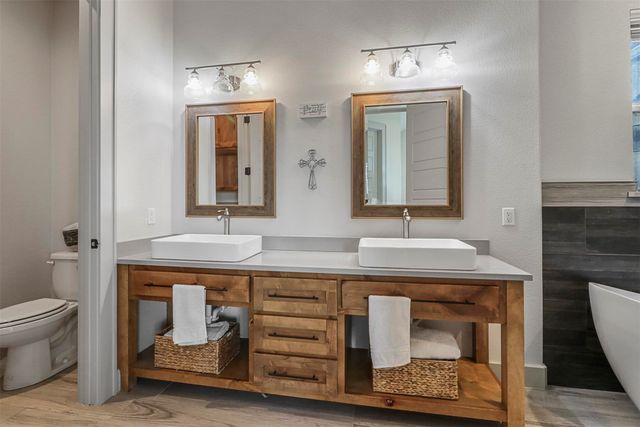 6910 County Road 662, Farmersville, TX 75442