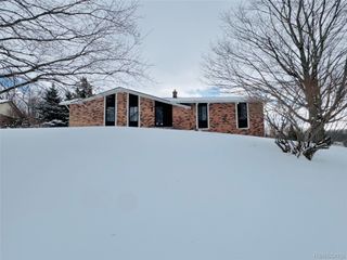 275 Melinda Circle, White Lake Charter Township, MI 48386