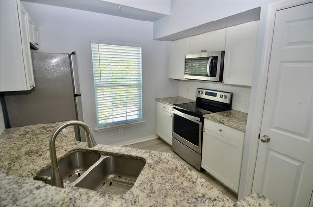 5621 BIDWELL PARKWAY 202, Sarasota, FL 34233