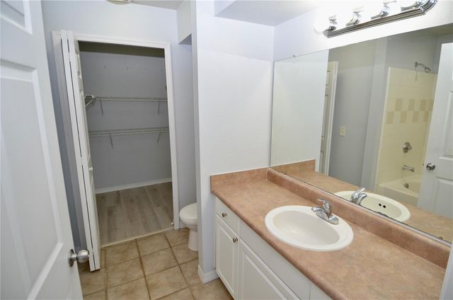 5621 BIDWELL PARKWAY 202, Sarasota, FL 34233