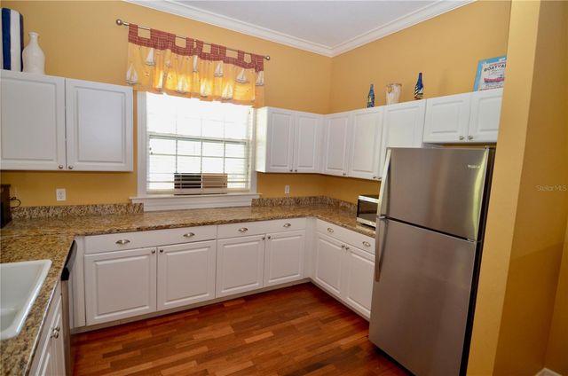 5621 BIDWELL PARKWAY 202, Sarasota, FL 34233