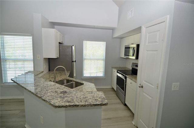 5621 BIDWELL PARKWAY 202, Sarasota, FL 34233